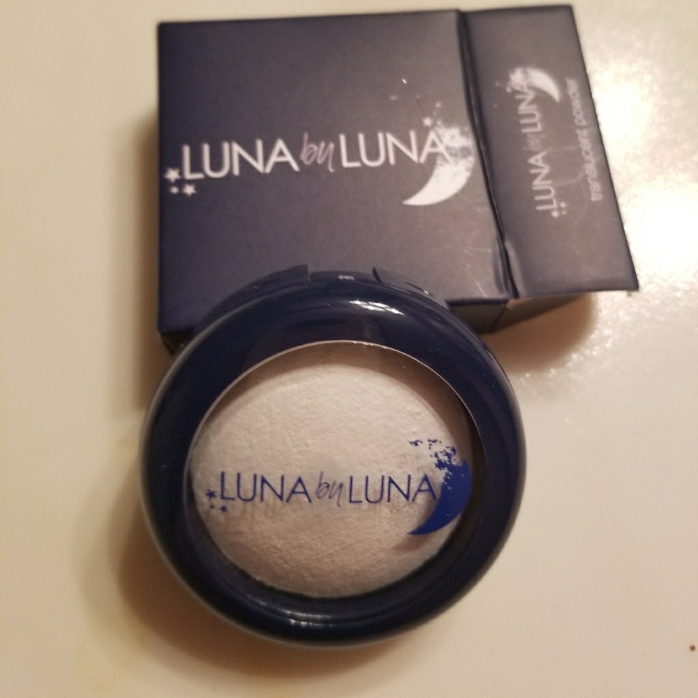 Luna by Luna translucent powder
